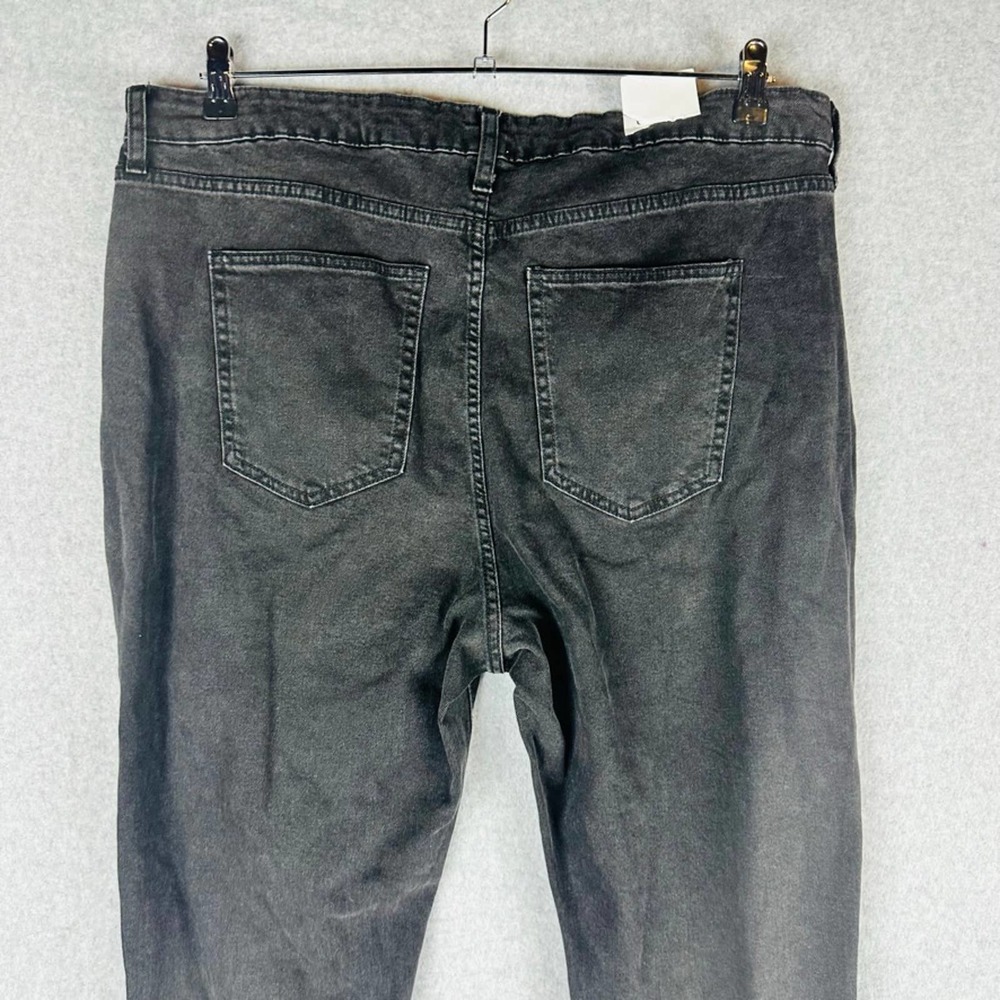 New Cotton On Womans Sz 16 Jeans Curve Taylor Mom Jean Black Distressed NWT - Picture 5 of 7